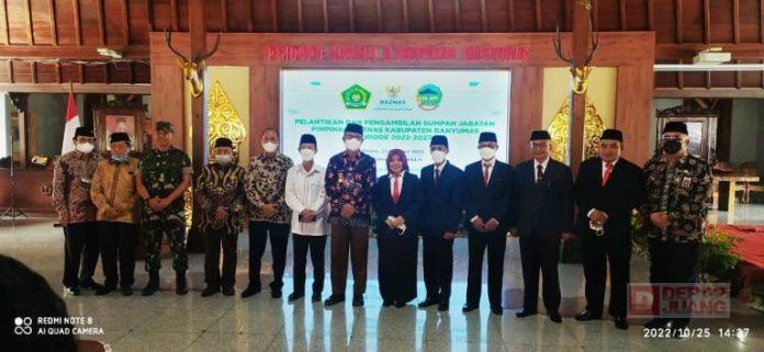 Bupati Husein Lantik Pengurus Baznas Banyumas Periode 2022-2027