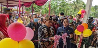 Bupati Tiwi Resmikan Bangunan Pelayanan Masyarakat Desa Wlahar Bangun