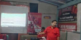 Cahyo Beri Pemahaman KomandanTe Stelsel Kepada Struktural Partai di Desa Klapasawit