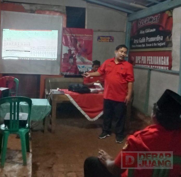 Cahyo Beri Pemahaman KomandanTe Stelsel Kepada Struktural Partai di Desa Klapasawit
