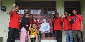 David Serahkan Kursi Roda dari Mbak Casytha untuk Warga Ampuannya