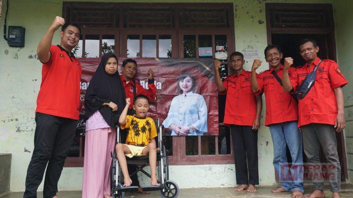 David Serahkan Kursi Roda dati Mbak Casytha untuk Warga Ampuannya