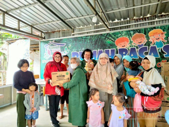 Dian Purnama Sari Salurkan Bantuan Biskuit Kepada Bumil dan Balita di Sidorejo