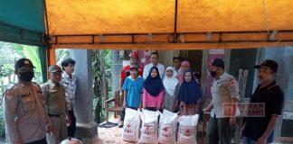 Wujud Kepedulian Warid Kepada Warga Terdampak Longsor di Jatisaba