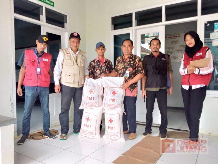 Gandeng PMI, Warid Bantu Korban Bencana Cilongok