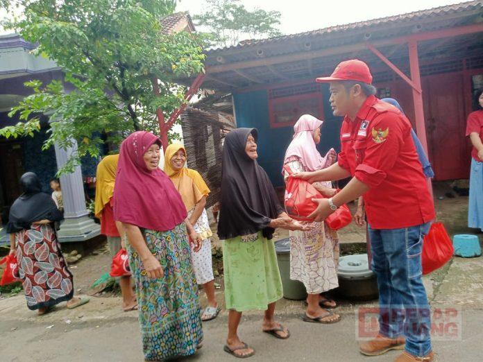 Junaidi Darmawan Sambangi Korban Banjir di Sawangan
