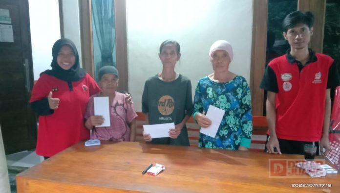 Mbak Eka Serahkan Bantuan Kepada Warga Terdampak Bencana Tanah Longsor di Banjarpanepen