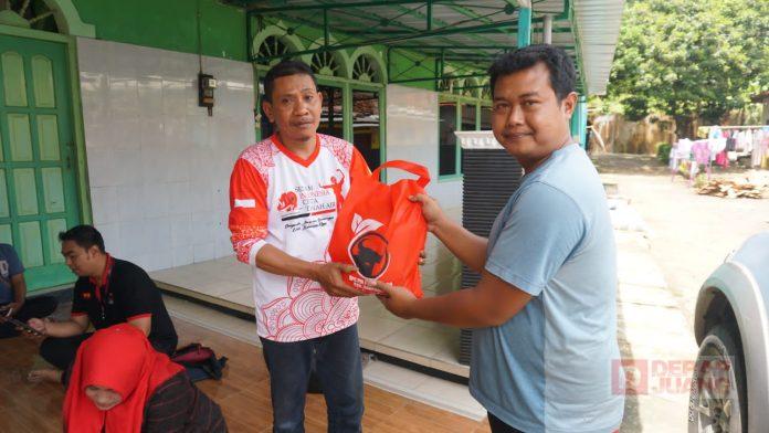 Relasaba Serahkan Bantuan Sembako Kepada Warga Terdampak Banjir di Tambaknegara