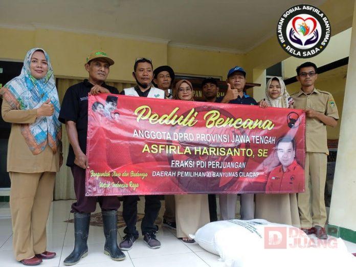 Relawan Setia Dampingi Relasaba Serahkan Bantuan Paket Beras Kepada Warga Cibangkong