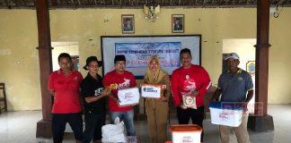 Sinergitas Endro dan Sudi Rustanto Serahkan Bantuan Korban Banjir di Desa Kedalon