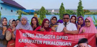 Reses, Kenedi Sambangi Ibu-Ibu Pegiat Senam di Desa Kemplong