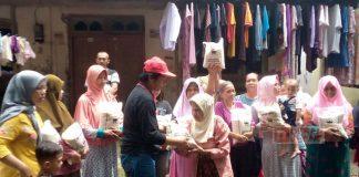 Desa Bocor Banjir, Sugeng Wibawa Bagikan Beras pada Korban Banjir