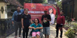 Jekri Supriyanto Salurkan Bantuan Kursi Roda untuk Dua Warga