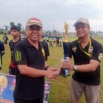 Agus Sukoco Serahkan Piala Turnamen Sepakbola U16 Antar Desa (2)