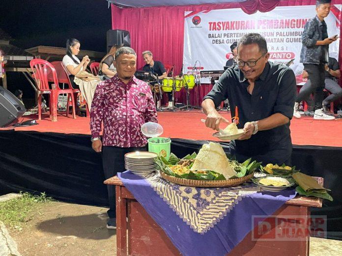 Agus Supriyanto Resmikan Balai Pertemuan Dusun Palumbungan Gumelar