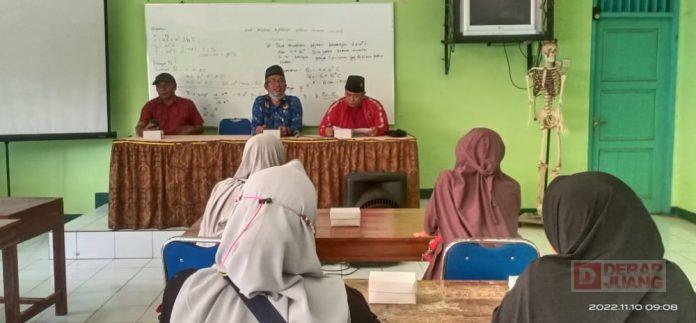 Anwar Sosialisasikan PIP Aspirasi Utut Adianto di SMP Negeri 3 Mandiraja(2)