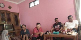 Asfirla Harisanto Kunjungi Warga Tinggarjaya Pasca Operasi