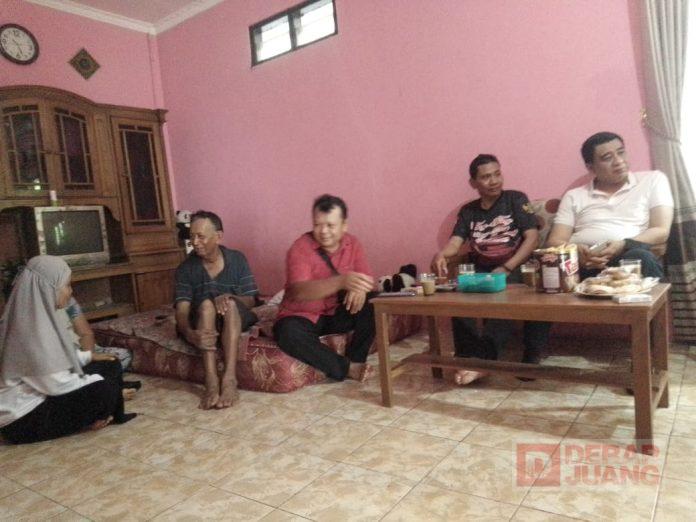 Asfirla Harisanto Kunjungi Warga Tinggarjaya Pasca Operasi