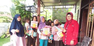Bersama Kader Posyandu, Dian Berikan Bantuan PMT di Kelurahan Blotongan
