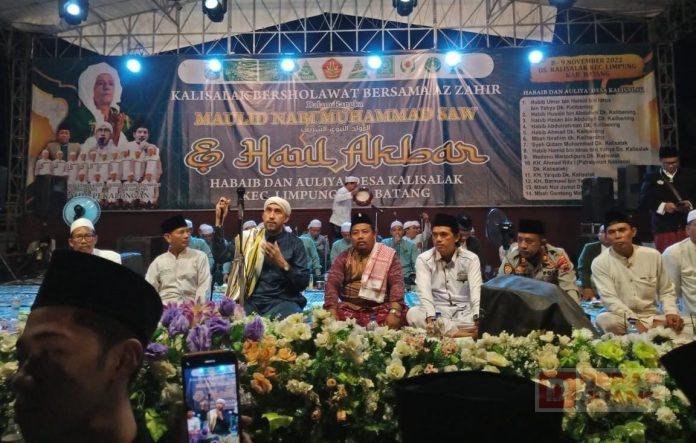Bersama Ribuan Jamaah Zahir Mania, Ridwan Lantunkan Sholawat