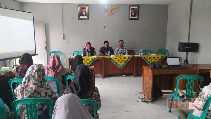 Bertemu RT dan Ibu Hebat Desa Semampir, Riskiyah Perkenalkan Diri