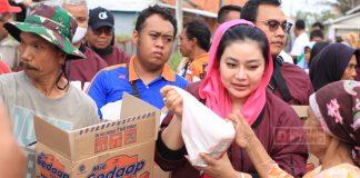 Brebes Alami Banjir dan Longsor, Paramitha Turun Bagikan Bantuan