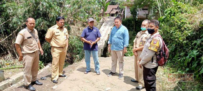 Bung Dance Tinjau Jembatan Putus di Ledok