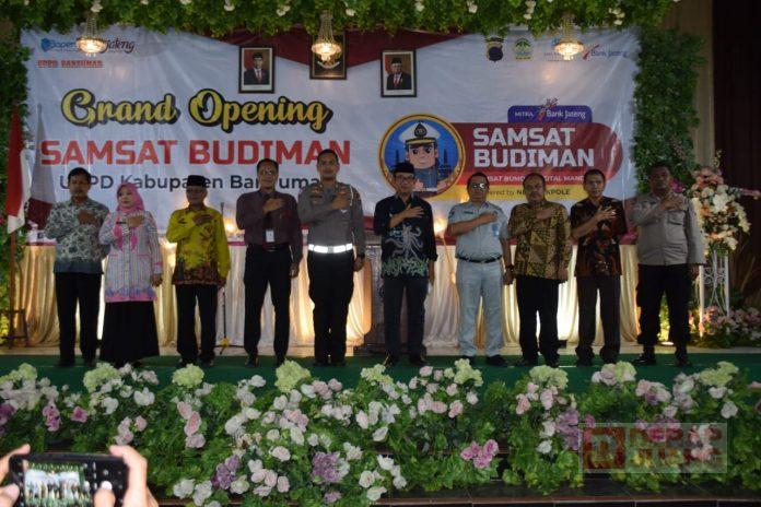 Bupati Husein Bayar Pajak Kendaraan Bermotor Cukup di BUMDes