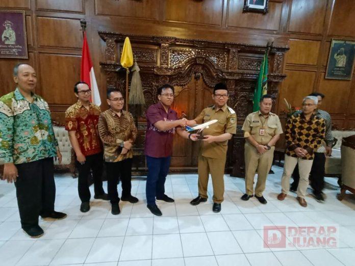 Bupati Husein Kegiatan Nyata Perumda Pasar Satria untuk Kepentingan Masyarakat(2)