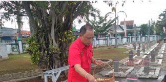 Hari Pahlawan, DPC PDI Perjuangan Kota Pekalongan Ziarah dan Tabur Bunga