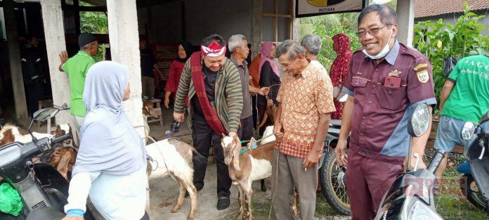 Momen Hari Pahlawan, Bung Dance Ikuti Upacara Bendera dan Serahkan Bantuan