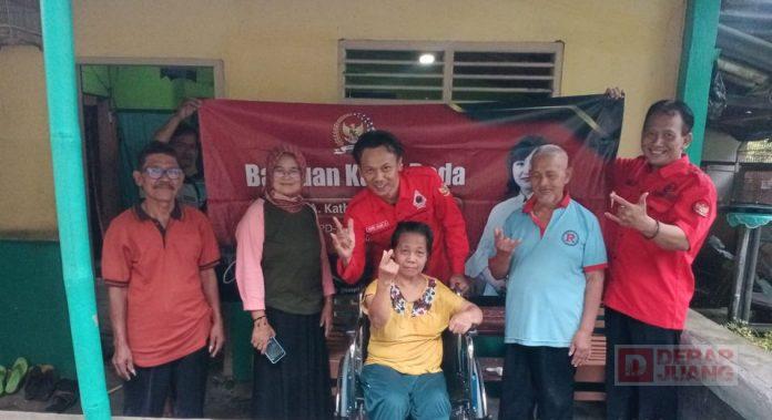 PAC Purwokerto Barat Serahkan Kursi Roda dari Mbak Casytha
