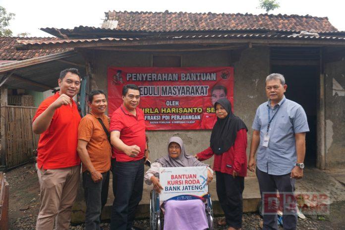 Peduli Kepada Masyarakat Wilayah Ampuannya, Asfirla Harisanto Berikan Alat Peraga Kesehatan