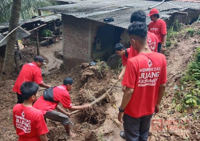 Peringatan HUT ke-9, Komunitas Juang Kebumen Gelar Baksos (2)
