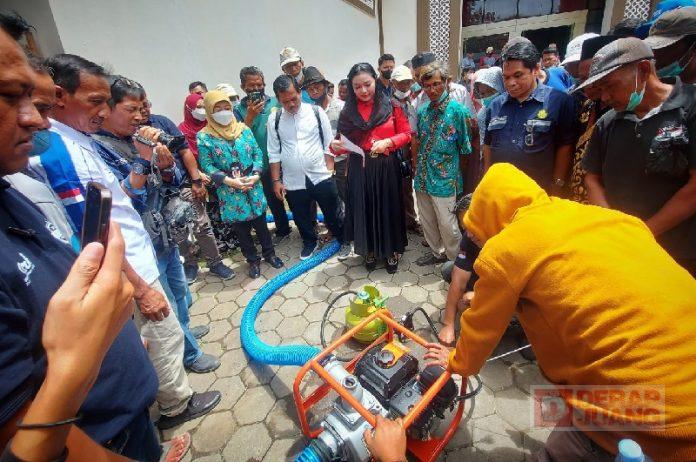 Petani Brebes Dapat Bantuan Pompa Air 1400 Unit dari Mbak Mitha (2)