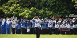 Pimpin Upacara HUT PGRI, Bupati Husein Tekankan Guru Perkuat Karakter Diri