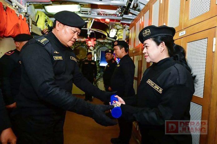 Puan Maharani Terima Brevet Kehormatan TNI AL