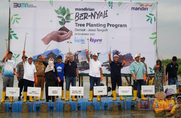 Refleksi Hari Menanam Pohon Indonesia, Bupati Demak Tanam Mangrove di Lahan Seluas 500 Hektare