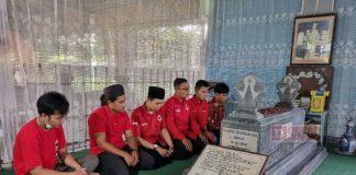 Refleksi Hari Pahlawan, KJ Kudus Sambangi Makam Pahlawan