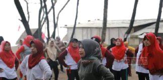 Ristawati Senam Bareng di Pantai Cemara Sewu