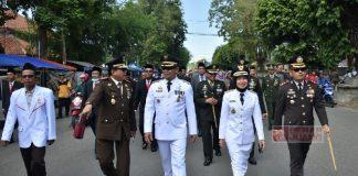 Ristawati Ziarah Berjalan Kaki ke Makam Pahlawan
