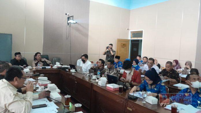 Taufiq Rizal Pimpin Publik Hearing 2 Raperda Inisiatif