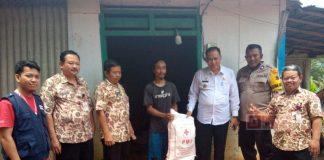 Warid Serahkan Bantuan Kepada Warga Pejogol