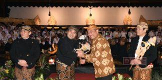 Rober Hadiri Peingatan Hari Wayang Nasional