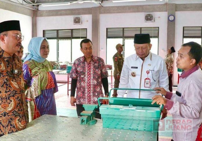 Bersama Bambang Pujiyanto dan Mbak Lusi, Edy Wuryanto Resmikan BLKK di Grobogan