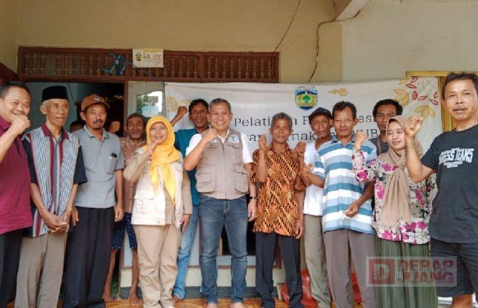 Bersama Kelompok Usaha Bersama, Junarso berikan pelatihan pakan ternak
