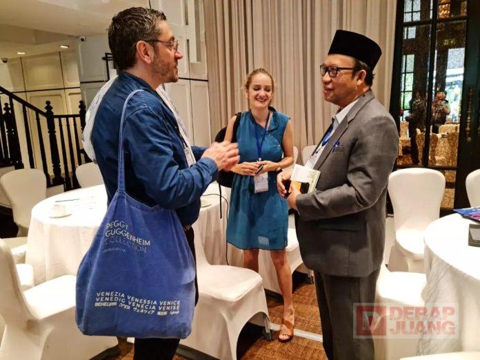 Bupati Husein Beri Paparan di Acara SGAC Bangkok