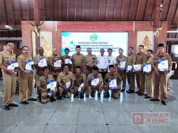 Bupati Husein Serahkan Piagam Penghargaan Kepada 15 Desa di Banyumas