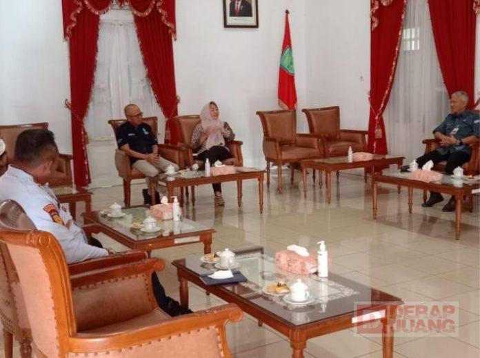 Bupati Tiwi Sampaikan Terimakasih Kepada GM Bandara Purbalingga yang Purna Tugas