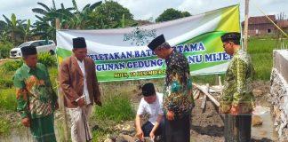Didampingi Saiful Hadi, Slamet Lakukan Peletakan Batu Pertama Pembangunan Gedung MWC NU Mijen